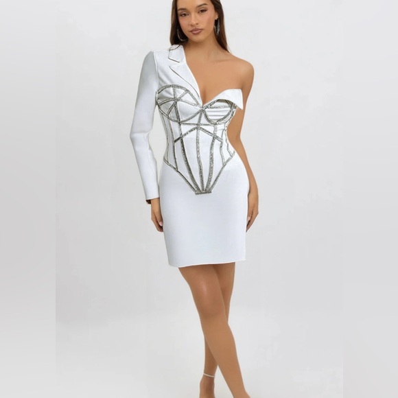 NWT, Private Label Runway Asymmetrical One Shoulder White Dress. - Picture 5 of 9